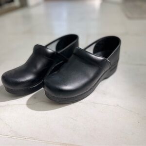 Dansko Leather Black Clogs 38 *EXCELLENT CONDITION*